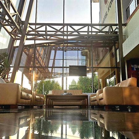 Koenig Hotel นาชคานีจา ภายนอก รูปภาพ
