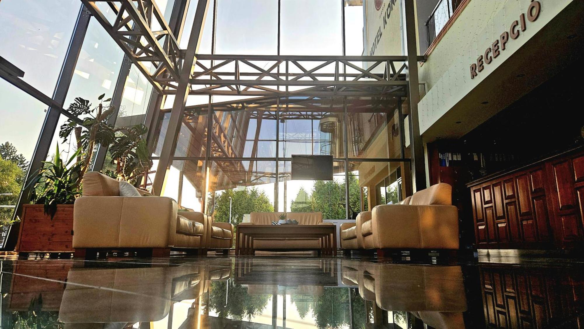 Koenig Hotel นาชคานีจา ภายนอก รูปภาพ