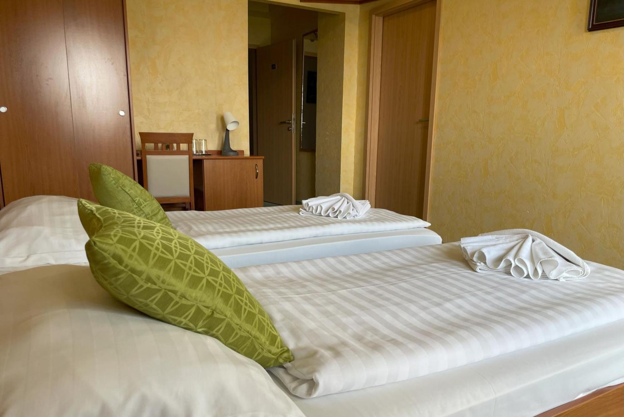 Koenig Hotel นาชคานีจา ภายนอก รูปภาพ