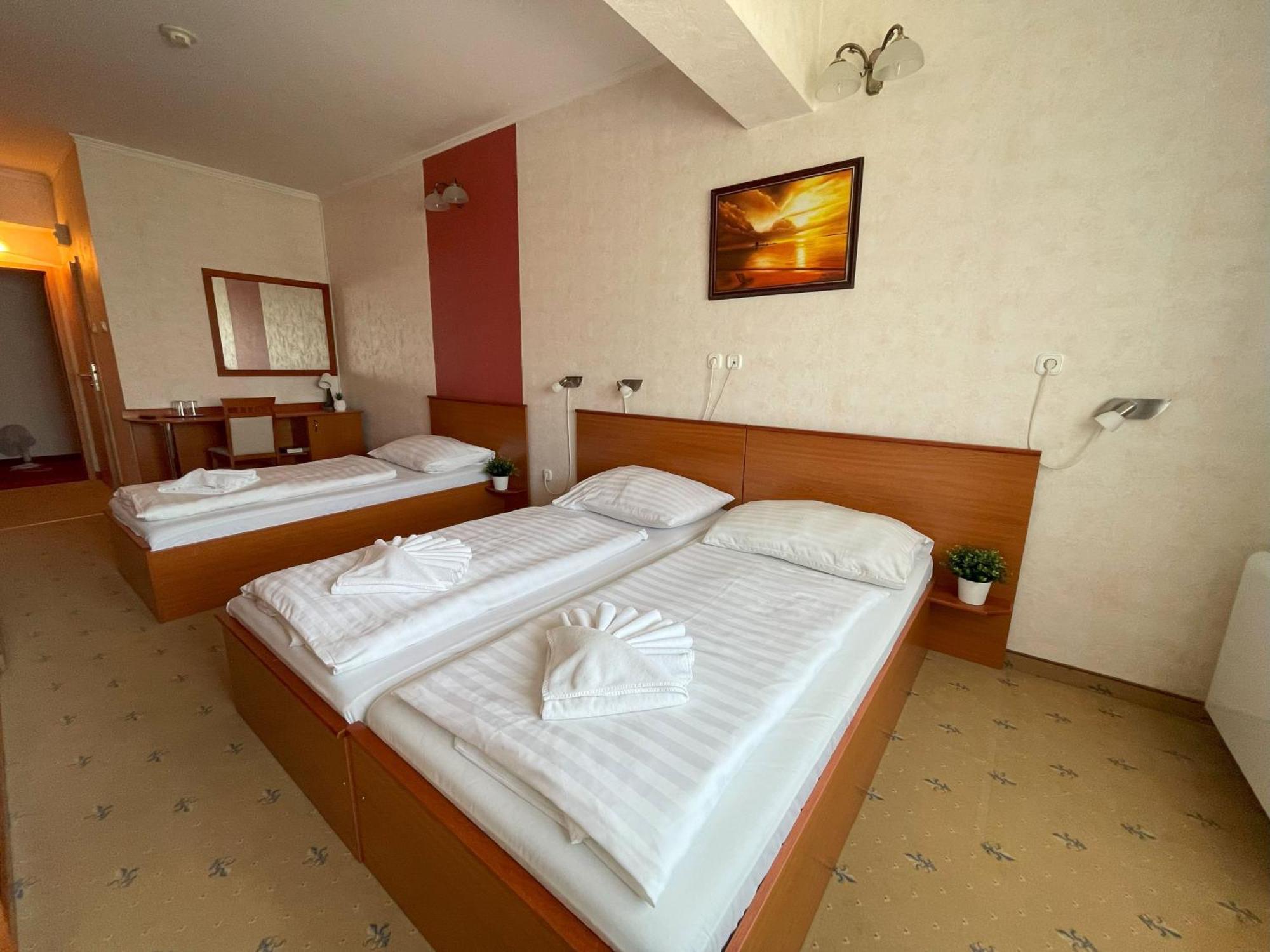 Koenig Hotel นาชคานีจา ภายนอก รูปภาพ